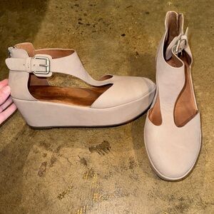 Gentle Souls Women's Nydia Platform Wedge with T-Strap | size: 7 |